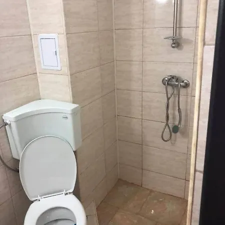 Garsoniera Adi Apartmán *